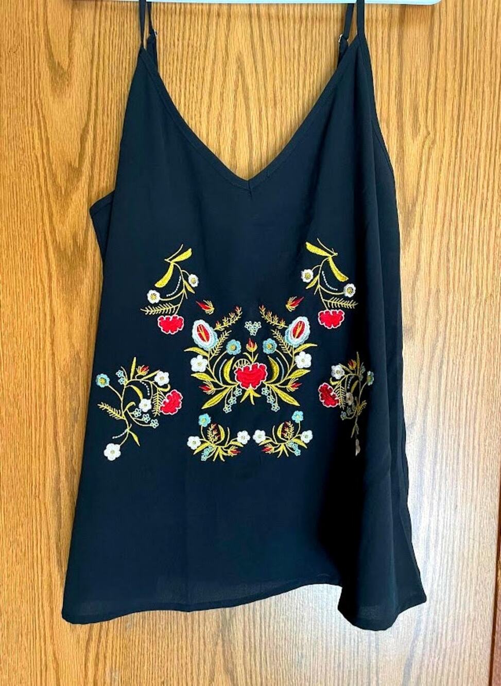 TECREW Boho Black Floral Embroidered V-Neck Spaghetti Strap Cami Tank Top Size L